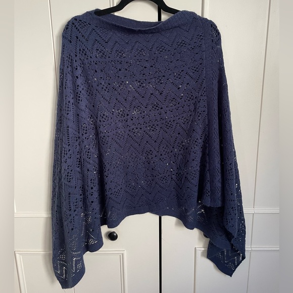 Knit poncho - Picture 1 of 2